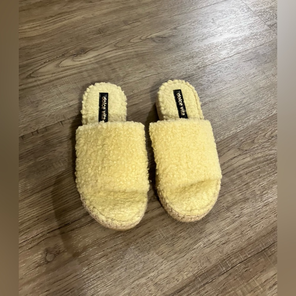 Dolce Vita Yellow Fuzzy Slip On Shoes / Sandals / Slippers Size 6